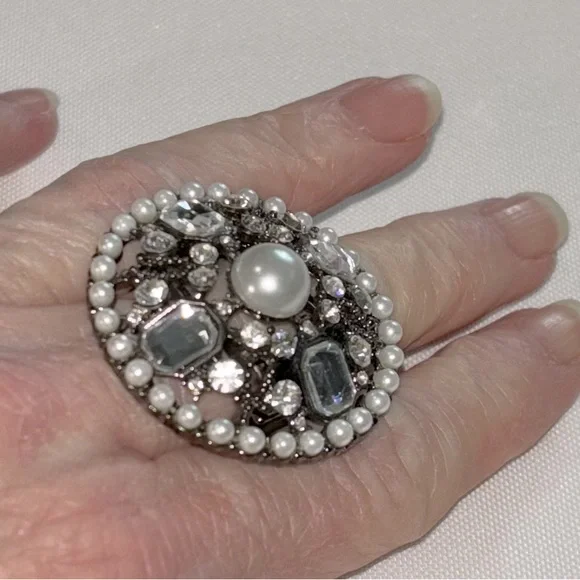 Fashion Pearl & Rhinestone Silver Tone Stretch Ring Big & Bold - Picture 2 of 3